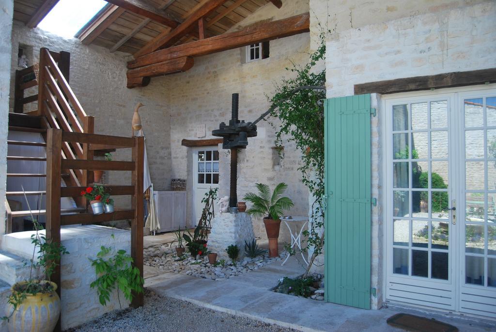 Les Jardins Saint Leonard Hotel Thaire Exterior photo