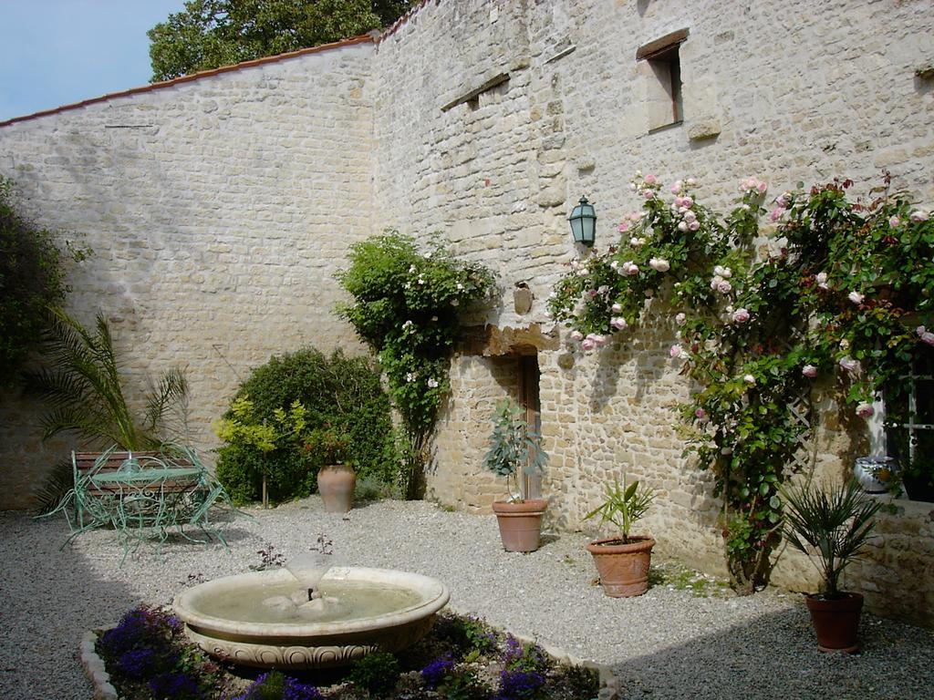 Les Jardins Saint Leonard Hotel Thaire Exterior photo